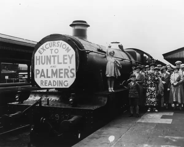 Excursion train to Huntley and Palmers in Reading, August 1934