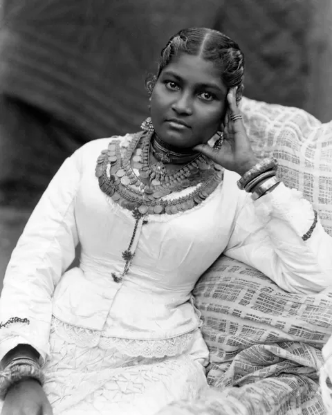 Young woman, Ceylon (Sri Lanka)