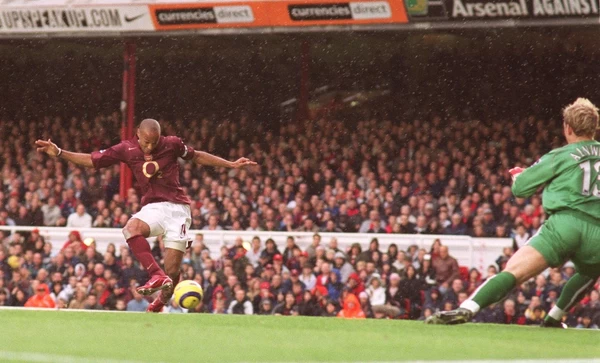 Thierry Henry Scores Arsenal's Second Goal Against Sunderland (3:1), FA Premier League, Highbury, London, 5 / 11 / 05