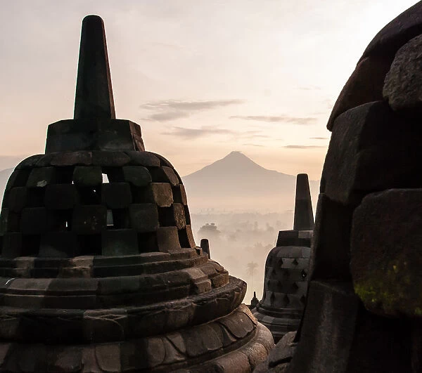 Borobudur - backiee