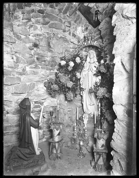 Grotto with shrine to the Virgin Mary, Seton Hospital, Spuyten Duyvil, Bronx, November 2
