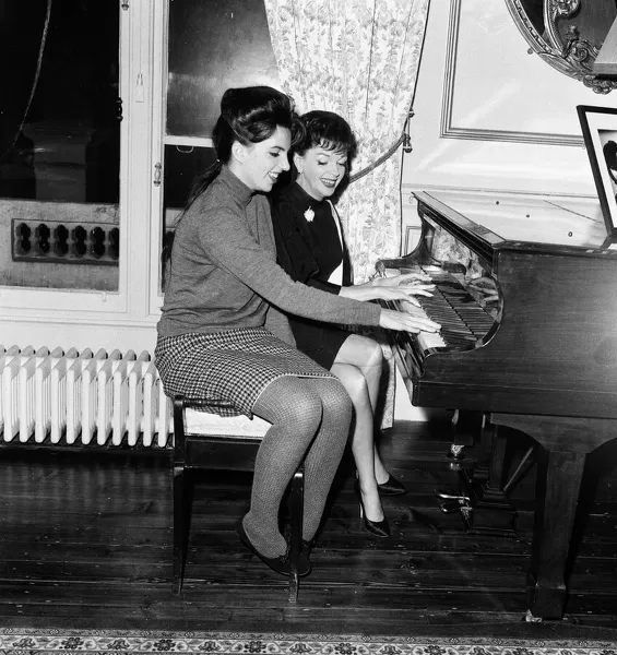 Liza Minnelli, 18, is pictured with her mother Judy Garland, 42