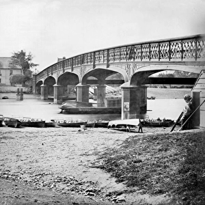 Bridges Framed Print Collection: Hampton Court Bridge