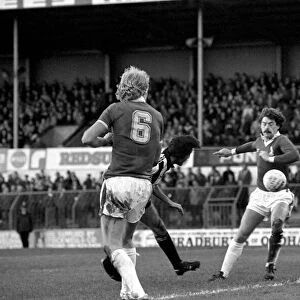 Oldham 3 v. Newcastle United 1. Division 2 Football October 1981 MF04-13-004