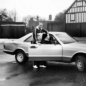 Ron Atkinson. Manchester United manager with his Mercedes car. January 1986 P003655