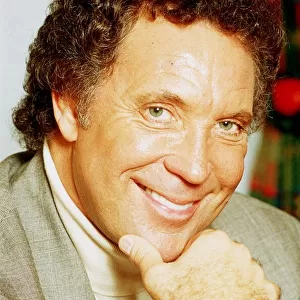 Tom Jones singer hand on chin