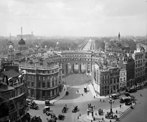 Historic Images 1920s to 1940s Canvas Print Collection: Admiralty Arch 1923 BL26970_009