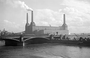 Battersea Cushion Collection: Battersea Power Station a002022