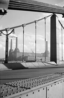 Battersea Cushion Collection: Battersea Power Station from Chelsea Bridge a002020