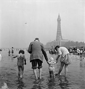 Leisure Jigsaw Puzzle Collection: Blackpool Beach a047930