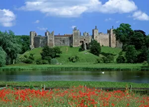 Ancient fortifications Mouse Mat Collection: Framlingham Castle K971834