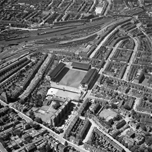 Historic Images 1900s - 1910s Premium Framed Print Collection: Highbury Stadium, Arsenal EAW067822