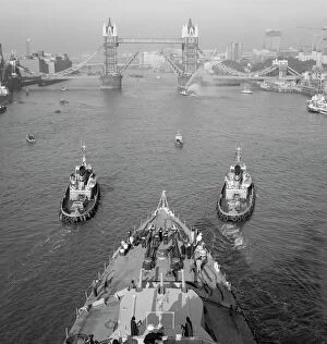 Royal Navy Photo Mug Collection: HMS Belfast and Tower Bridge a98_05144