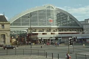 Liverpool Premium Framed Print Collection: Lime Street Station