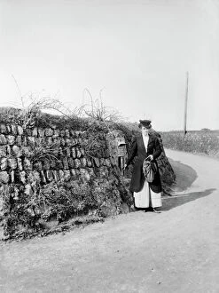 Work Greetings Card Collection: Post Lady, Kerrier, Cornwall, 1901 BB98_01839