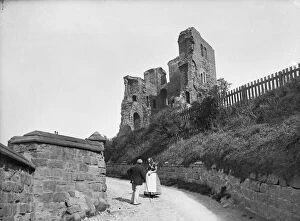Historic Images Canvas Print Collection: Scarborough Castle CC76_00637