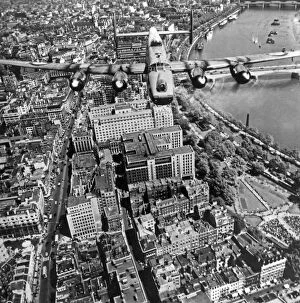 London Jigsaw Puzzle Collection: Shackleton over the Strand RAF_228_190E_0048