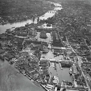London from the Air Photographic Print Collection: Shadwell Basin EAW110579