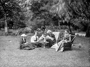 Victorian era fashion Jigsaw Puzzle Collection: Tea in the garden CC50_00694