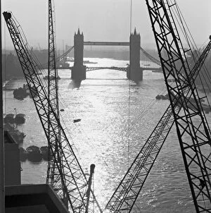 Bridges Photographic Print Collection: Tower Bridge a076902