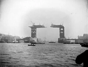 Bridges Photographic Print Collection: Tower Bridge under construction a83_01325