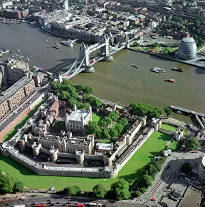Related Images Pillow Collection: Tower of London & Tower Bridge 21766_20