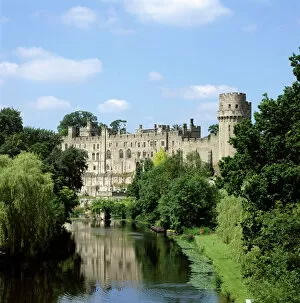 Ancient fortifications Mouse Mat Collection: Warwick Castle K991541