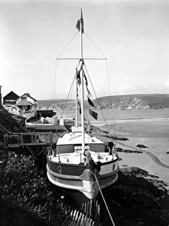 Bantham Photo Mug Collection: Burgh Island, Bigbury-on-Sea, Devon, September 1935