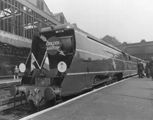 Railways Collection: The Golden Arrow at Victoria Station