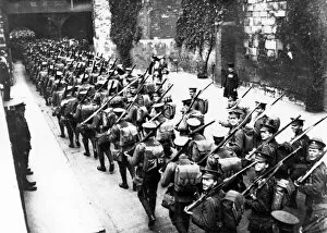 Tower of London Photo Mug Collection: 2nd Scots Guards leaving Tower of London, WW1