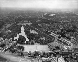 St James Park Collection: An aerial view of Horse Guards Parade St James Park - Londo