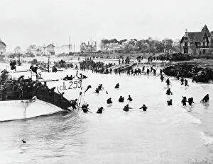 Related Images Mouse Mat Collection: D-Day - British and Canadian troops landing - Juno Beach