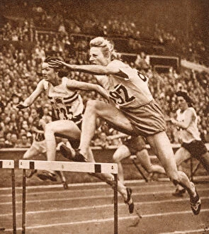 Holland House Jigsaw Puzzle Collection: Fanny Blankers-Koen hurdling, 1948 London Olympics
