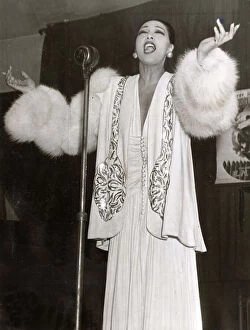 Dance Collection: Josephine Baker singing to British Factory Workers