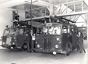Wandsworth Collection: LCC-LFB fire station appliance room with engines