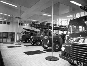Fire Brigade Jigsaw Puzzle Collection: LCC-LFB Wandsworth Fire Station appliance room