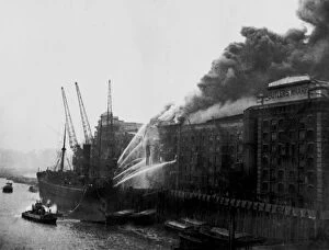 Smoky Collection: LCC-LFB Warehouse fire, Butlers Wharf, Bermondsey