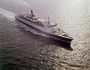 Cruise Ships Fine Art Print Collection: THE QE2