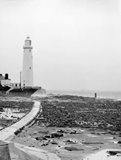 North Island Photo Mug Collection: Whitley Bay Lighthouse