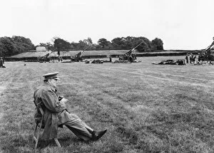 Winston Churchill Greetings Card Collection: Winston Churchil visiting gun sites, England, 1944
