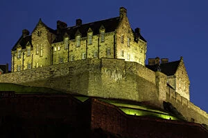 Castles Photo Mug Collection: Scotland, Edinburgh, Edinburgh Castle. Edinburgh Castle illuminated at night