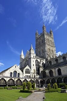 Gloucester Jigsaw Puzzle Collection: The 15th century Tower and cloisters, Gloucester Cathedral, Gloucestershire