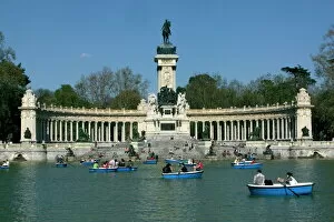 Lakes Mouse Mat Collection: Alfonso XII monument, Retiro Park, Madrid, Spain, Europe