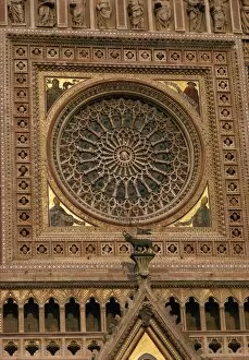 Umbria Collection: Architectural detail of the rose window in the cathedral