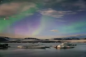 Aurora Borealis Photographic Print Collection: Aurora borealis (Northern Lights) over Jokulsarlon Glacial Lagoon, Iceland, Polar Regions
