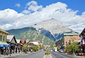 Canadian Rockies Poster Print Collection: Banff town and Cascade Mountain, Banff National Park, UNESCO World Heritage Site