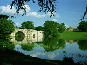 Related Images Poster Print Collection: Bridge, lake and house, Blenheim Palace, Oxfordshire, England, United Kingdom, Europe