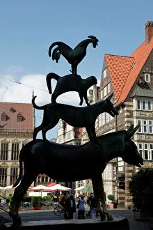 Famous statues Fine Art Print Collection: Bronze statue of Town Musicians of Bremen, Bremen, Germany, Europe