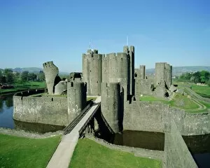 Castles Premium Framed Print Collection: Caerphilly Castle