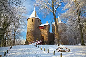 Cardiff Poster Print Collection: Castell Coch, Tongwynlais, Cardiff, South Wales, Wales, United Kingdom, Europe